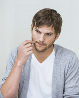 Ashton Kutcher Longsleeve T-shirt #2363861