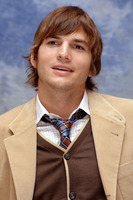 Ashton Kutcher Longsleeve T-shirt #2409217