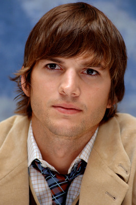 Ashton Kutcher Poster 2409219