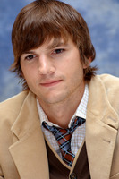 Ashton Kutcher Longsleeve T-shirt #2409221