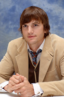 Ashton Kutcher Longsleeve T-shirt #2409222