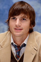 Ashton Kutcher Sweatshirt #2409224