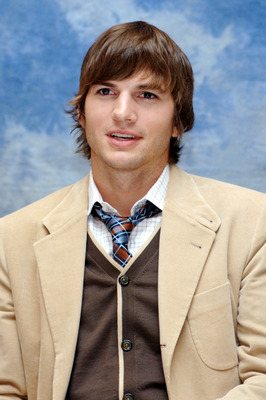 Ashton Kutcher Poster 2409230