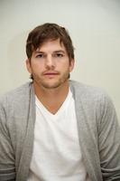 Ashton Kutcher Longsleeve T-shirt #2430163