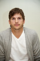 Ashton Kutcher t-shirt #2430163