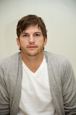 Ashton Kutcher Poster 2430163