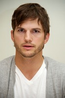 Ashton Kutcher Longsleeve T-shirt #2430169
