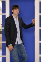 Ashton Kutcher Longsleeve T-shirt #3267217