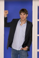 Ashton Kutcher Longsleeve T-shirt #3267221