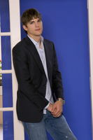Ashton Kutcher Longsleeve T-shirt #3267228