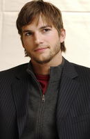 Ashton Kutcher Longsleeve T-shirt #3629762