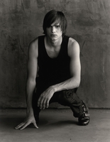Ashton Kutcher Longsleeve T-shirt #3662818