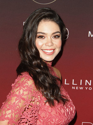 Aulii Cravalho Poster 3018729