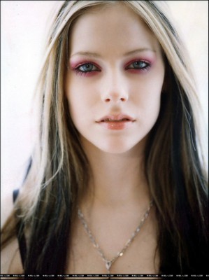 Avril Lavigne Poster 1249135