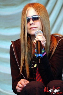 Avril Lavigne Poster 1269968