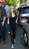 Avril Lavigne Sweatshirt #1309882