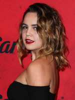 Bailee Madison Longsleeve T-shirt #3782097