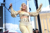 Bebe Rexha Longsleeve T-shirt #2810475