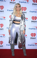 Bebe Rexha Longsleeve T-shirt #2810541