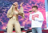 Bebe Rexha Longsleeve T-shirt #2810724