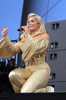 Bebe Rexha Longsleeve T-shirt #2810794