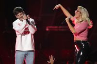 Bebe Rexha Longsleeve T-shirt #2810796
