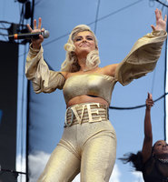 Bebe Rexha Longsleeve T-shirt #2810855