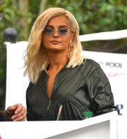 Bebe Rexha Longsleeve T-shirt #2875056