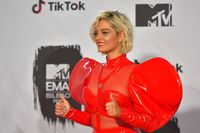 Bebe Rexha Longsleeve T-shirt #3722544