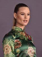 Behati Prinsloo t-shirt #2877103