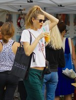 Behati Prinsloo t-shirt #3106334