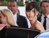 Bella Hadid mug #G870209