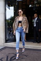 Bella Hadid Sweatshirt #2726086