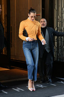 Bella Hadid Sweatshirt #2917889