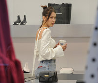 Bella Hadid Sweatshirt #2949903