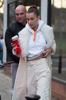 Bella Hadid Sweatshirt #2949909