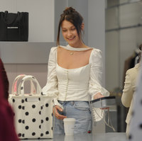 Bella Hadid t-shirt #2950081