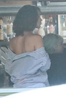 Bella Hadid t-shirt #2950086