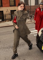 Bella Hadid Sweatshirt #3075337