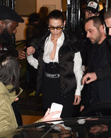 Bella Hadid Sweatshirt #3183435