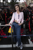 Bella Hadid Sweatshirt #3304121