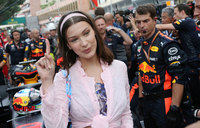 Bella Hadid t-shirt #3313408