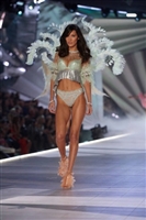 Bella Hadid longsleeve t-shirt #3635434