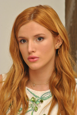 Bella Thorne Mouse Pad 2494010
