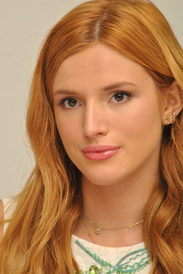 Bella Thorne Mouse Pad 2494012