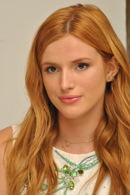 Bella Thorne Mouse Pad 2494014