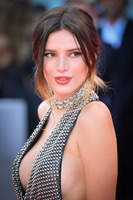 Bella Thorne mug #G2496749