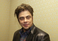Benicio Del Toro longsleeve t-shirt #2318400