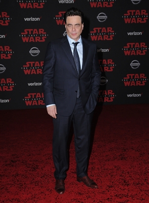 Benicio Del Toro posters