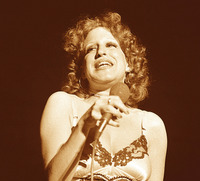 Bette Midler Longsleeve T-shirt #2672468